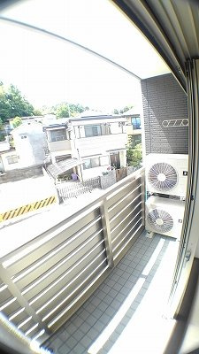 神戸市北区有野町二郎のアパートのその他|洗濯物にも便利な広いバルコニー