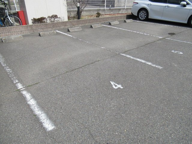 レオパレス長池の駐車場