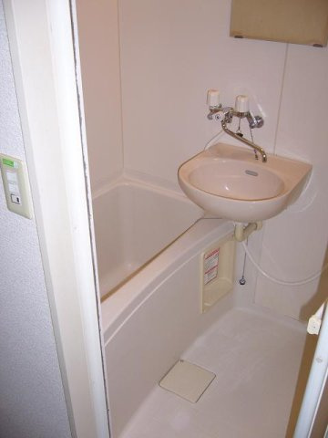 明石市二見町西二見のアパートの浴室