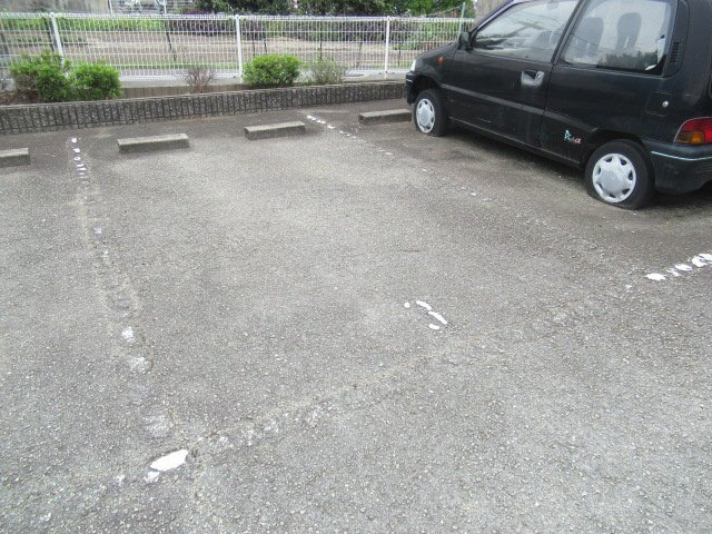 レオパレスナカムラⅡの駐車場