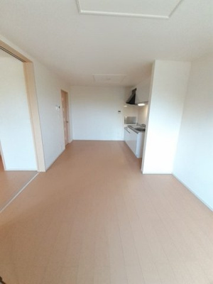 【居間・リビング】 | プリムローズ　壱番館 | ゆったり過ごせる居間です