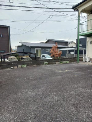 【駐車場】 | 入地グリーンハウス | 駐車場があるので、車を買う予定の方も安心です