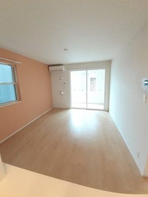 【居間・リビング】 | サングリーン宇土Ａ | こちらのリビングで趣味の時間をお楽しみください