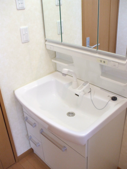 中野区大和町１丁目のアパートの独立洗面台