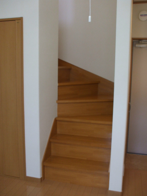 中野区大和町１丁目のアパートの玄関