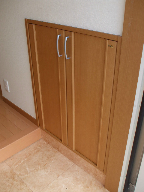 中野区大和町１丁目のアパートの玄関