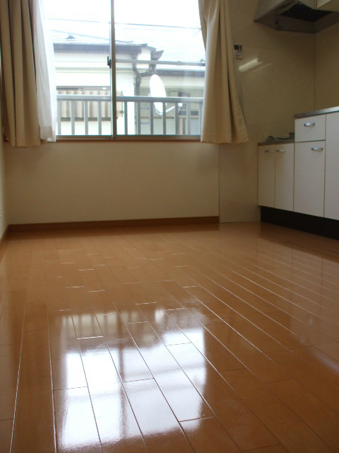 中野区大和町１丁目のアパートの居間・リビング