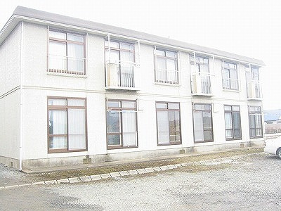 遠野市早瀬町２丁目のアパートの外観