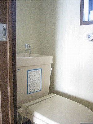 遠野市早瀬町２丁目のアパートのトイレ