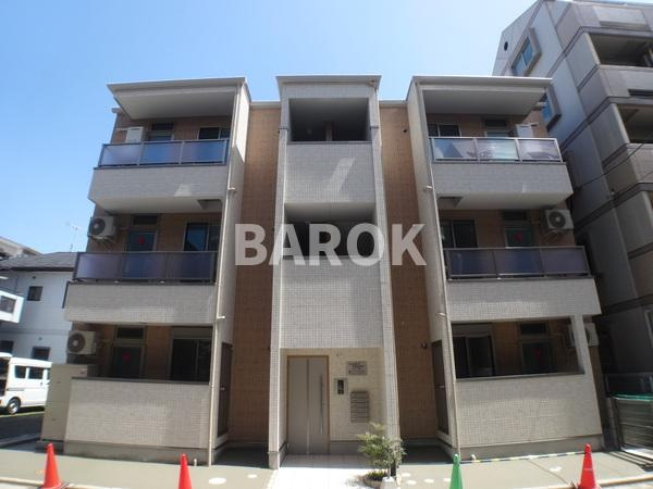 福岡市東区箱崎ふ頭３丁目のアパートの外観