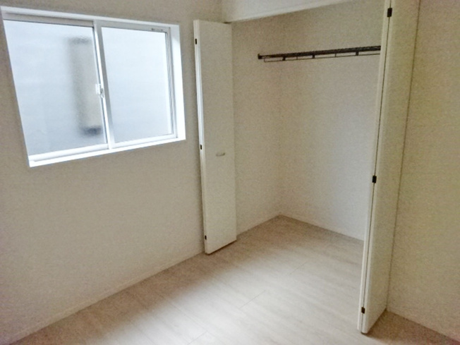 【収納】 | 三島市青木第4 新築建売分譲住宅 土地＋建物 TW06067 | 三島市青木3号棟　納戸5.2帖 ※令和8年6月7日撮影写真