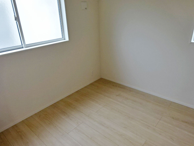 【収納】 | 三島市青木第4 新築建売分譲住宅 土地＋建物 TW06067 | 三島市青木3号棟　納戸4.5帖 ※令和8年6月7日撮影写真