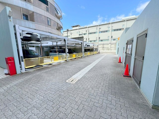 レジオン上新庄の駐車場