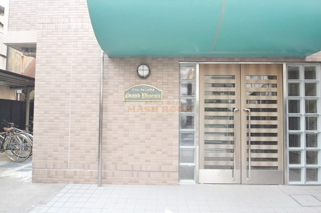 杉並区上荻３丁目の賃貸マンションのエントランス