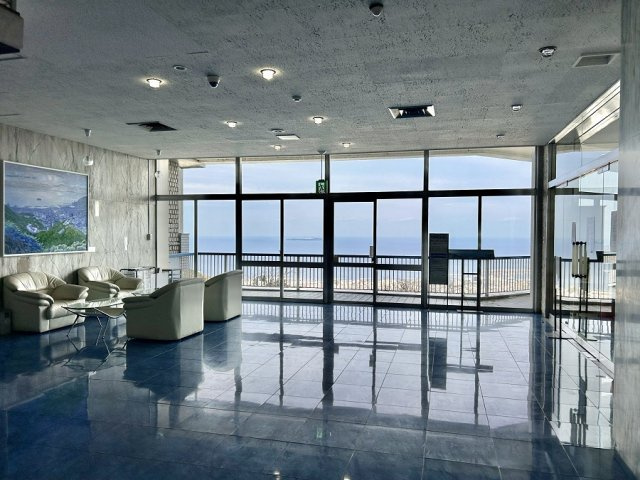 伊東マンション本館のロビー