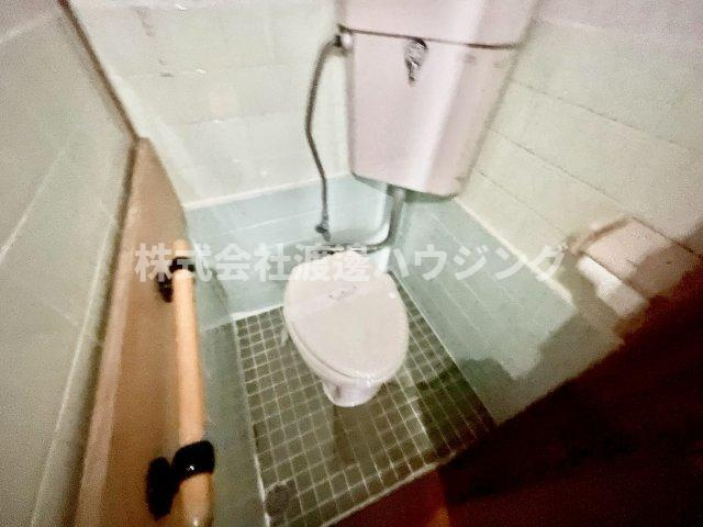 朝日町貸家のトイレ