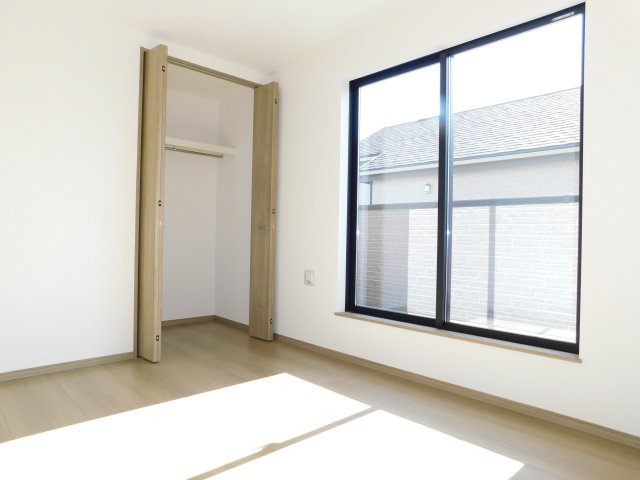 西春日井郡豊山町大字青山字居屋敷の新築一戸建の洋室|◇２階洋室◇　　南面で明るい洋室６．０帖　全居室収納完備♪　バルコニー利用可！