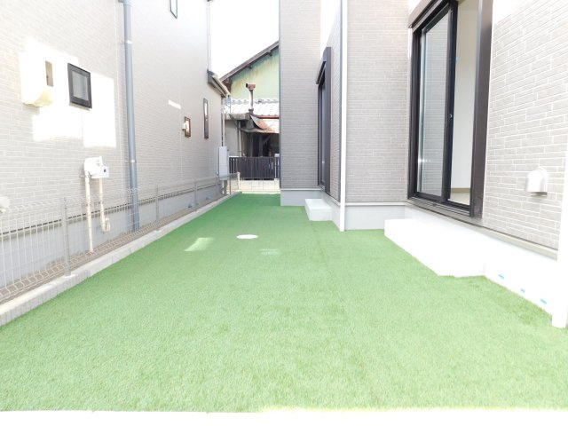 西春日井郡豊山町大字青山字居屋敷の新築一戸建の庭|◇庭◇　　陽当り良好な広い庭付き♪
