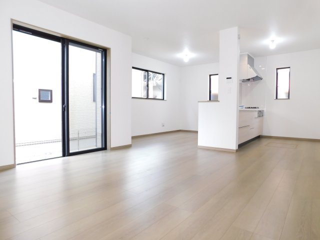 西春日井郡豊山町大字青山字居屋敷の新築一戸建の居間・リビング|◇リビング◇　　南面で広くて明るいリビング１７．０帖　家族が集まってもゆとりのある空間♪