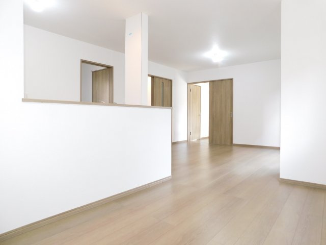 西春日井郡豊山町大字青山字居屋敷の新築一戸建の居間・リビング|◇リビング◇　　南面で広くて明るいリビング１７．０帖　リビングや庭の様子が見渡せる対面キッチン♪