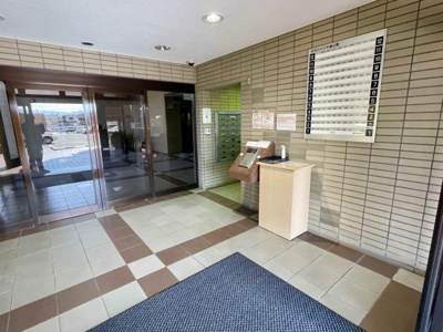 【エントランス】 | ネオハイツ千歳公園 | 共用部。オートロックの正面エントランスです♪