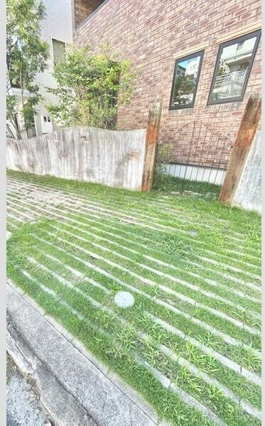 桃山町2丁目戸建の駐車場
