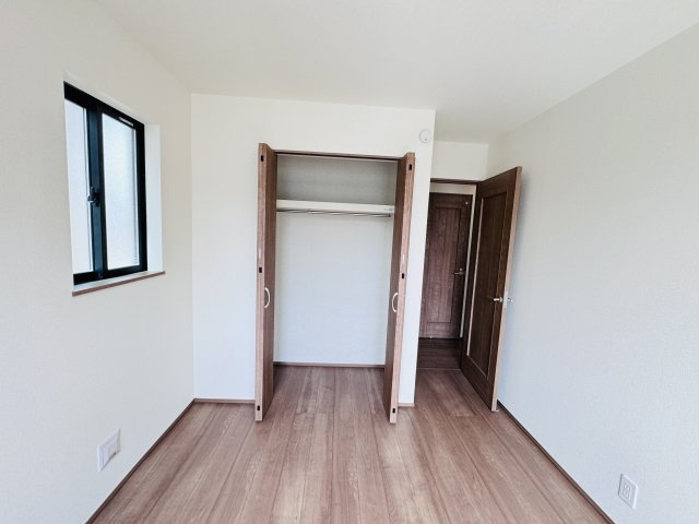 松戸市南花島３丁目新築戸建【上本郷第二小学校：9分】の収納|5.25帖洋室収納
