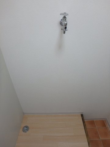 メゾンミルキーウェイのその他|室内洗濯機置場　退去前の為、以前の写真です。