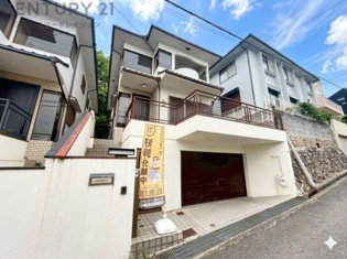 一種低層地域に指定された閑静な住宅街に立地する戸建です。建物面積146.6平米、全居室６帖以上のゆとりある４ＬＤＫとなっております。