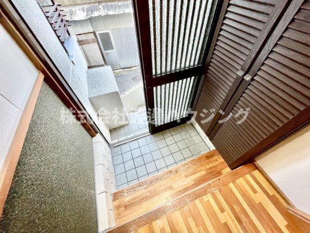 北巣本町一戸建ての玄関