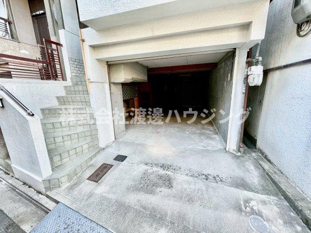 北巣本町一戸建ての駐車場
