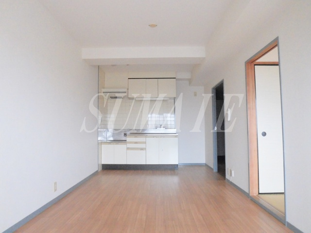 クオーレプロバンス篠崎の居間・リビング|広々リビングです。