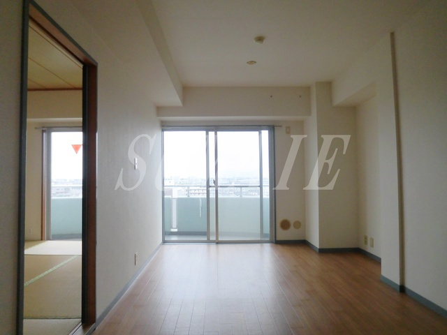 クオーレプロバンス篠崎の居間・リビング|明るいお部屋