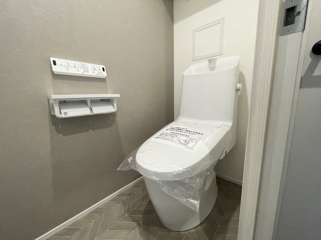 リファレンス天神南のトイレ|縦型トイレはお掃除などお手入れがしやすく常に清潔に保ちやすいですよ♪
