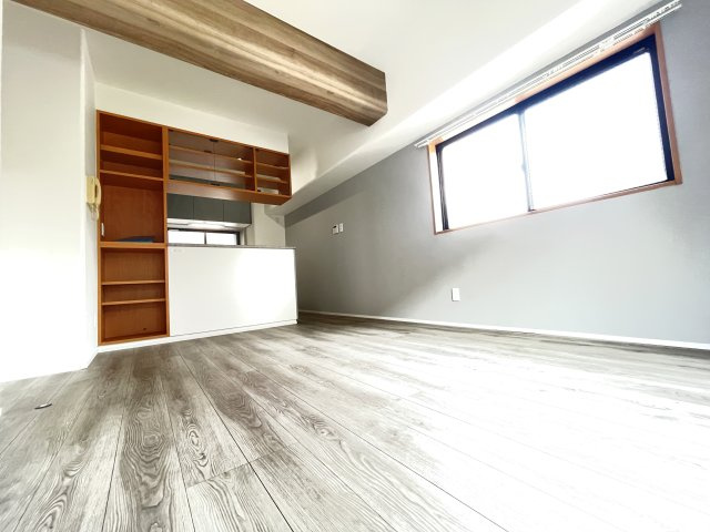 リファレンス天神南の居間・リビング|
家具を配置しやすいリビング。
リビングは1番長く居るお部屋だから、使いやすいことが何より大切☆