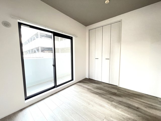 リファレンス天神南の洋室|角部屋なので陽当たり、通気性の良さや騒音リスクの軽減など開放感があり、良いですよ♪