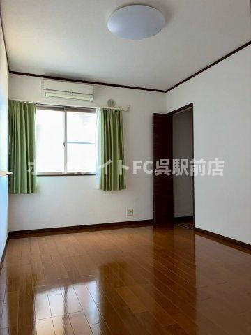 ファミールカーサ平下Ⅱの洋室