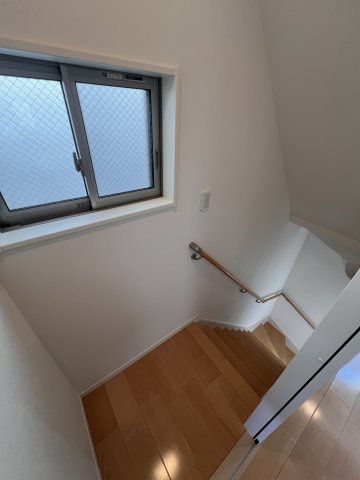 旗塚通5丁目貸家の内装|明るい色調の室内です