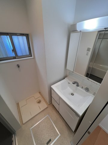 旗塚通5丁目貸家の洗面所|脱衣スペースもあります