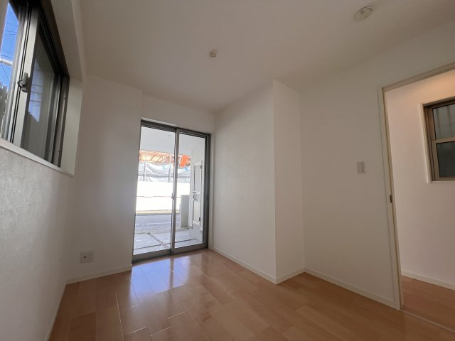 旗塚通5丁目貸家の内装|使いやすいリビングです