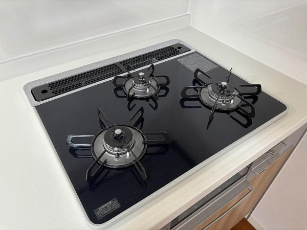 川崎市宮前区神木本町5丁目 戸建のキッチン|3口コンロ