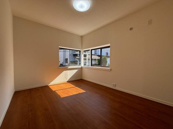 川崎市宮前区神木本町5丁目 戸建の洋室|洋室東側約6帖