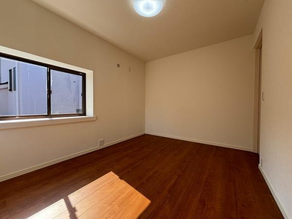 川崎市宮前区神木本町5丁目 戸建の洋室|洋室東側約6帖