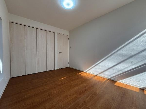 川崎市宮前区神木本町5丁目 戸建の洋室|洋室西側約6帖