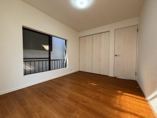 川崎市宮前区神木本町5丁目 戸建の洋室|洋室西側約6帖