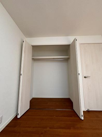 川崎市宮前区神木本町5丁目 戸建の洋室|洋室西側約6帖（CL）