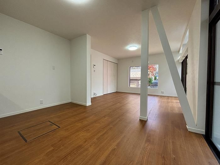 川崎市宮前区神木本町5丁目 戸建の居間・リビング