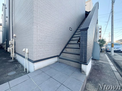 【エントランス】 | GrandeMare枇杷島 | 落ち着いたエントランスです