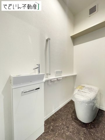 【トイレ】 | ワイウッドコート本庄市寿第10期　新築住宅 | ≪4号棟≫
現地(2026年6月撮影)