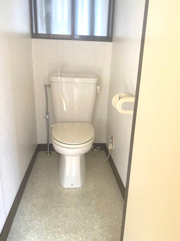 遠野市新町のアパートのトイレ